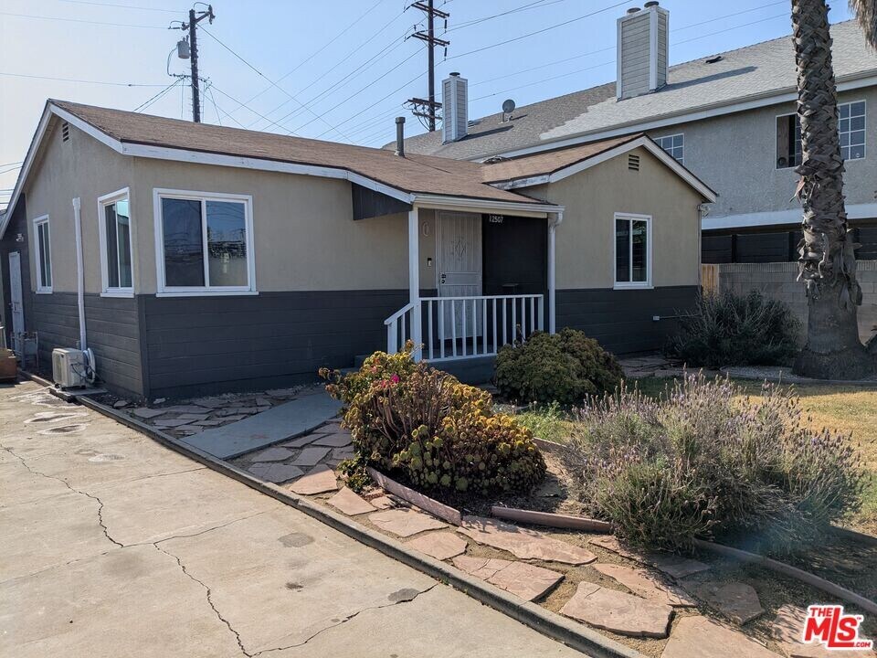 12507 Yukon Ave in Hawthorne, CA - Building Photo