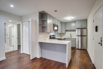 4060 S Hoover St in Los Angeles, CA - Building Photo - Building Photo