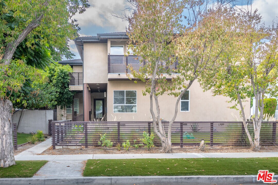 627 N Niagara St in Burbank, CA - Building Photo