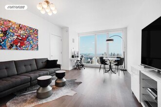 460 W 42nd St in New York, NY - Foto de edificio - Building Photo
