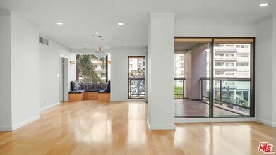 10724 Wilshire Blvd in Los Angeles, CA - Building Photo - Building Photo