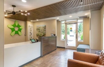 Furnished Studio-Seattle - Redmond in Bellevue, WA - Foto de edificio - Building Photo