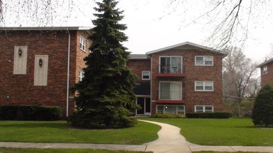 5612-5629 S 6th St in Countryside, IL - Foto de edificio - Building Photo