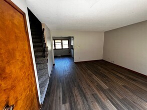 1330 Delta Dr in Cedar Falls, IA - Foto de edificio - Building Photo
