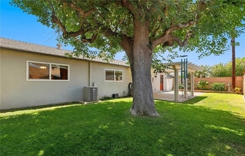 2205 E Quincy Ave in Orange, CA - Foto de edificio - Building Photo