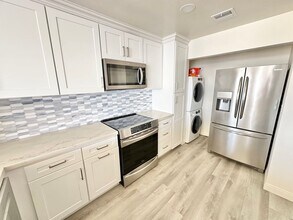 1310 E Ocean Blvd in Long Beach, CA - Building Photo - Building Photo