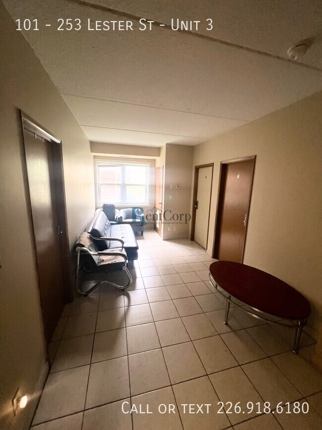 253-253 Lester St in Waterloo, ON - Building Photo - Building Photo