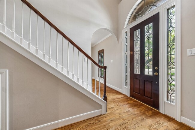 property at 6 Pembrook Ct