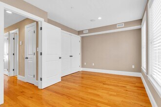 83 Dresser St, Unit 83 in Boston, MA - Building Photo - Building Photo