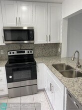 426 NE 210th Cir Terrace in Miami, FL - Foto de edificio - Building Photo