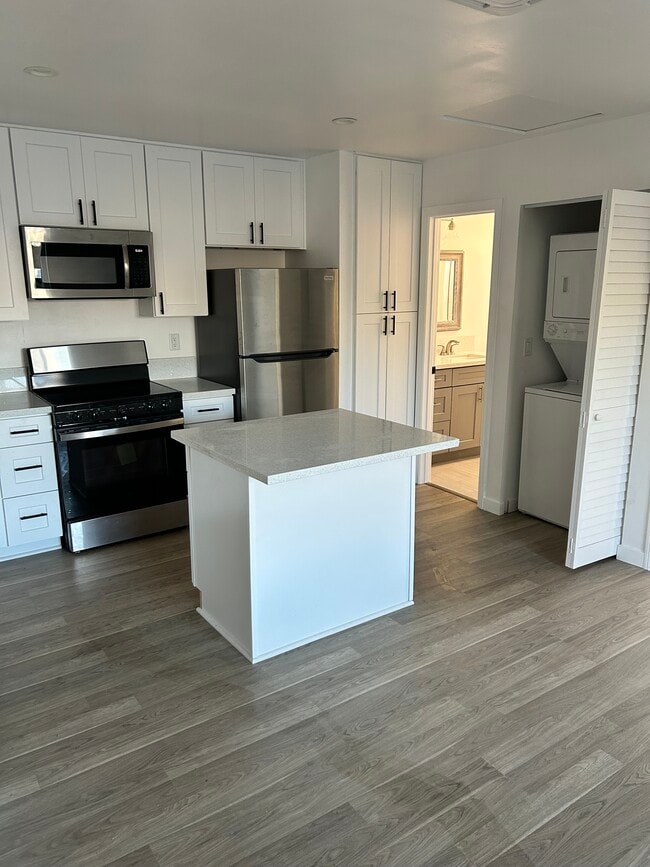 7059 Stanford Ave in La Mesa, CA - Building Photo - Building Photo