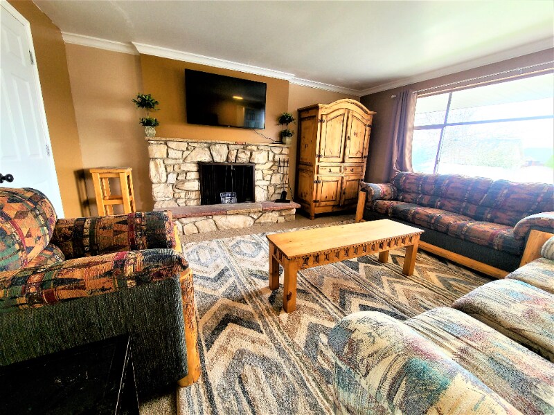 7000 S 2300 E in Cottonwood Heights, UT - Foto de edificio