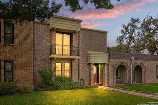 162 Amistad Blvd in Universal City, TX - Building Photo