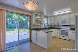 13426 SW 61st Ave in Portland, OR - Building Photo - Building Photo
