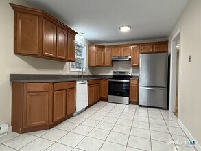 151 Lamphere Rd in Groton, CT - Building Photo - Building Photo