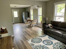 601 Day St, Unit Unit 2 in Decorah, IA - Building Photo