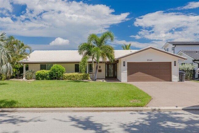 2049 Massachusetts Ave NE in St. Petersburg, FL - Building Photo - Building Photo