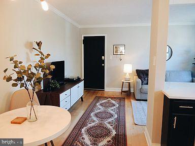 2237 Farrington Ave-Unit -201 in Alexandria, VA - Foto de edificio - Building Photo