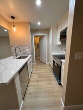 3183 Wayside Plz, Unit 201 in Walnut Creek, CA - Building Photo - Building Photo