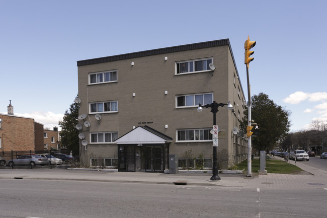 303 King Edward Ave in Ottawa, ON - Building Photo - Primary Photo