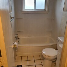 16494 E 8 Mile Rd in Detroit, MI - Building Photo - Building Photo