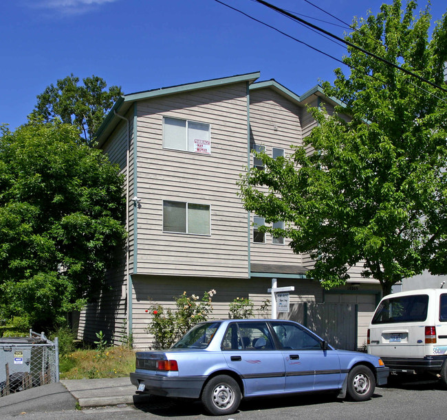 14009 32nd Ave NE in Seattle, WA - Building Photo - Building Photo