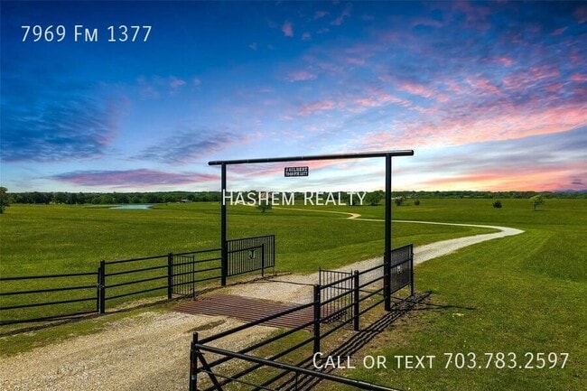 4442 FM1377 in Blue Ridge, TX - Foto de edificio - Building Photo