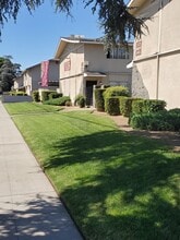 2219 N Winery Ave in Fresno, CA - Building Photo - Building Photo