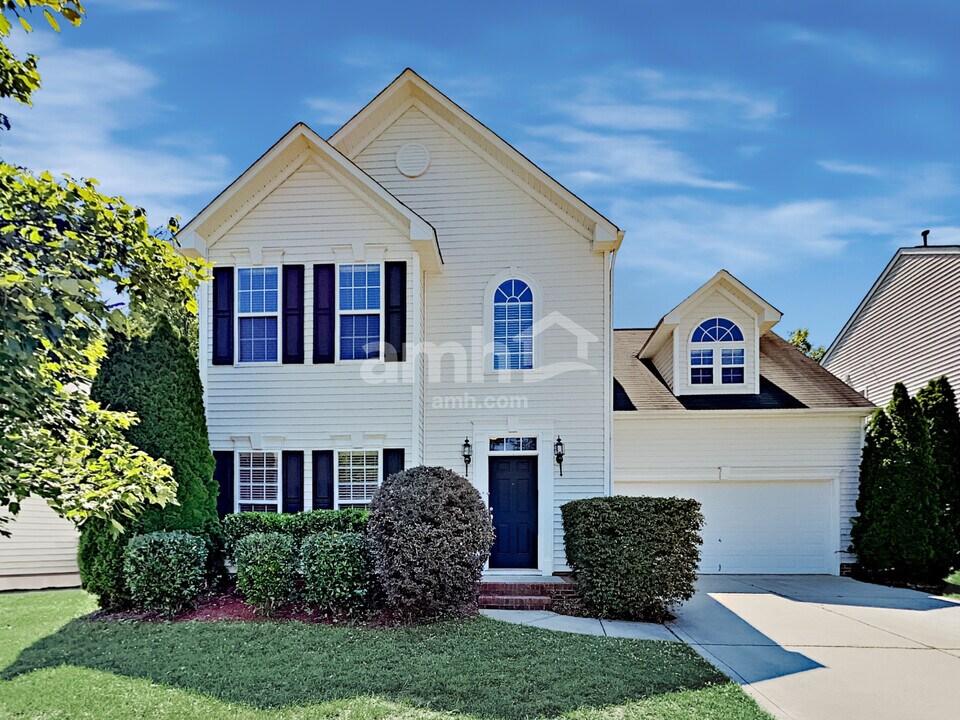 1019 Canopy Dr in Indian Trail, NC - Foto de edificio