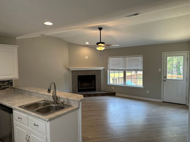 115 Carriage Cove in Austin, AR - Building Photo - Building Photo