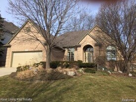 1809 Cloverdale Dr in Rochester, MI - Building Photo
