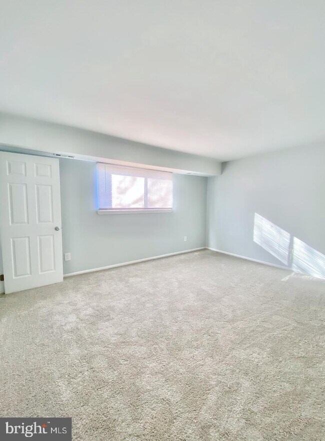 7700 Arehart Dr-Unit -1211 in New Carrollton, MD - Building Photo - Building Photo