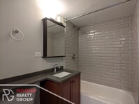 429 W Wellington Ave, Unit 9B in Chicago, IL - Building Photo - Building Photo