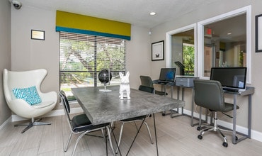 Edge at Lake Lotus in Altamonte Springs, FL - Foto de edificio - Interior Photo