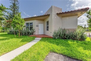 14750-14885 NE 7th Ave in North Miami, FL - Building Photo