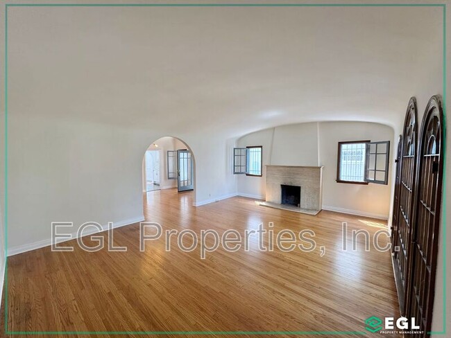 property at 848 S Detroit St