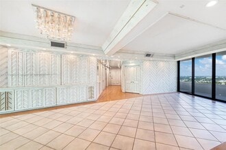 720 NE 69th St in Miami, FL - Building Photo - Building Photo