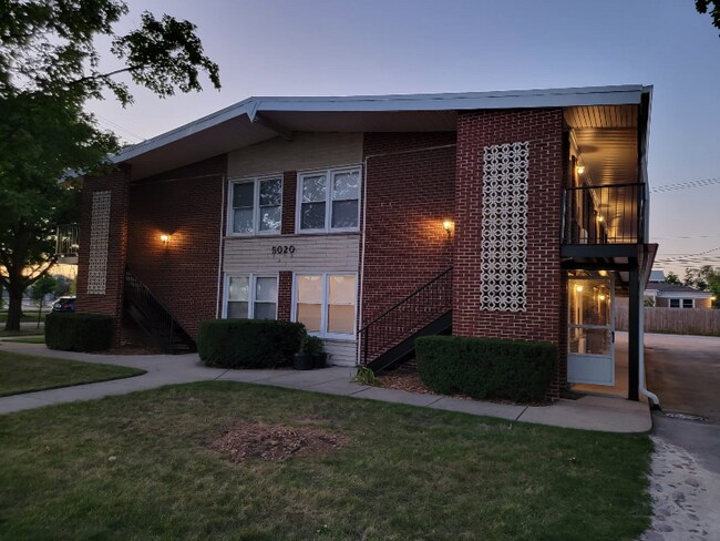 5020 Church St in Skokie, IL - Building Photo - Building Photo