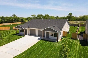 524-526 W 50th Ct S in Wichita, KS - Building Photo