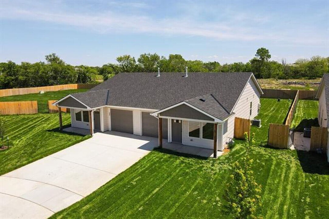 524-526 W 50th Ct S in Wichita, KS - Building Photo