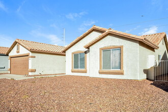 5008 N Vista Del Rancho Way in North Las Vegas, NV - Foto de edificio - Building Photo