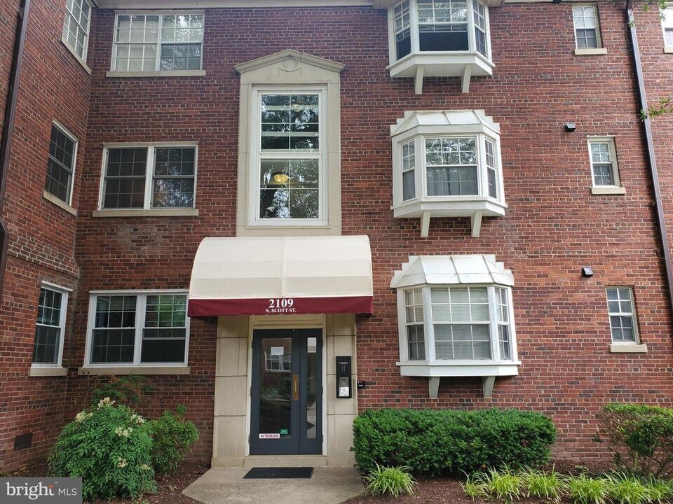 2109 N Scott St in Arlington, VA - Building Photo