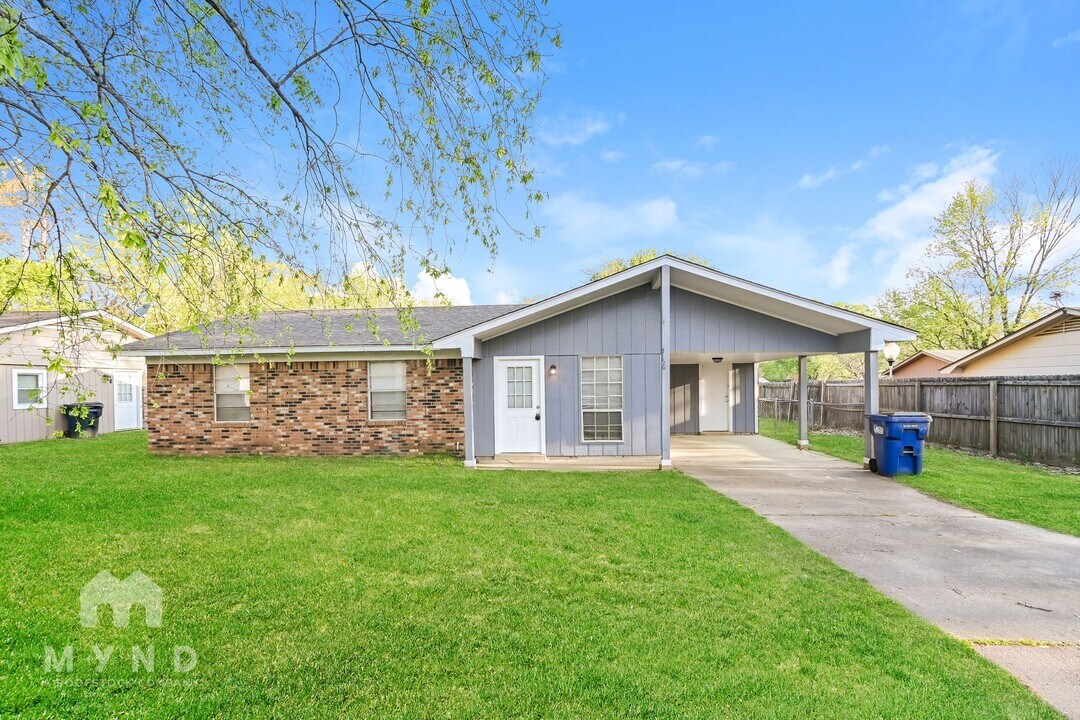 5158 Karen Dr in Horn Lake, MS - Building Photo