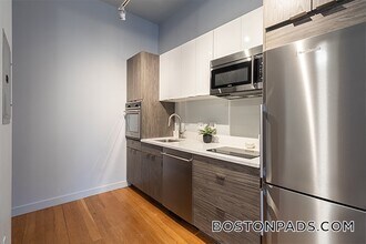 145 Munroe St, Unit 301 in Lynn, MA - Foto de edificio - Building Photo