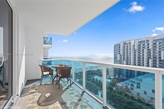 2301 Collins Ave, Unit # 1502 in Miami Beach, FL - Building Photo - Building Photo