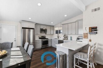 2047 Finch Ln in San Diego, CA - Building Photo - Building Photo