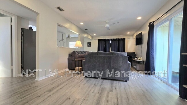 4279 Island Cir in Ft. Myers, FL - Building Photo - Building Photo