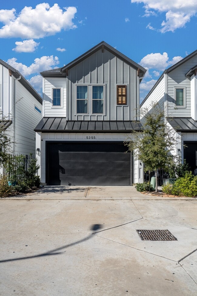 property at 5355 Creekmont Oaks Ln