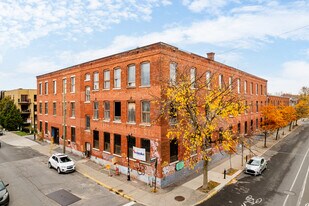 La Buscuiterie Charborneau in Montréal, QC - Building Photo