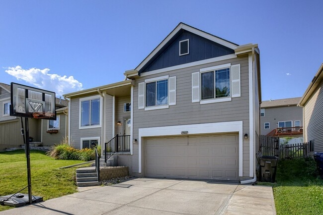 19607 Gail Ave in Omaha, NE - Building Photo - Building Photo